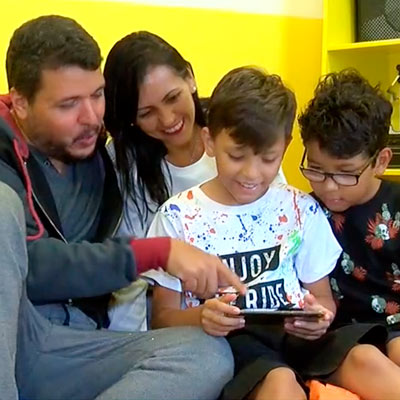 Everton Vianna (Vertão), criador de conteúdo de tecnologia, em matéria do RedeTV News sobre influenciadores digitais e profissionalização da internet
