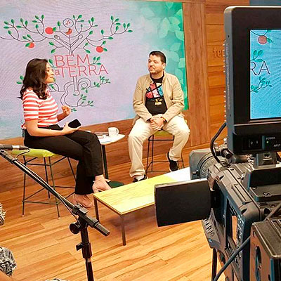 Everton Vianna (Vertão), criador de conteúdo de tecnologia, em participação no programa Bem da Terra da BandNews falando sobre tecnologia no dia a dia
